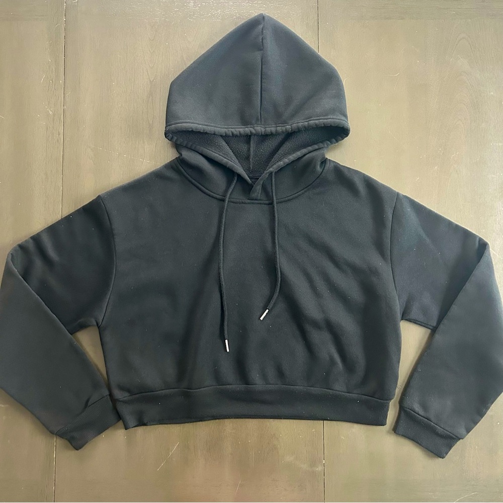 Black cropped hoodie size medium